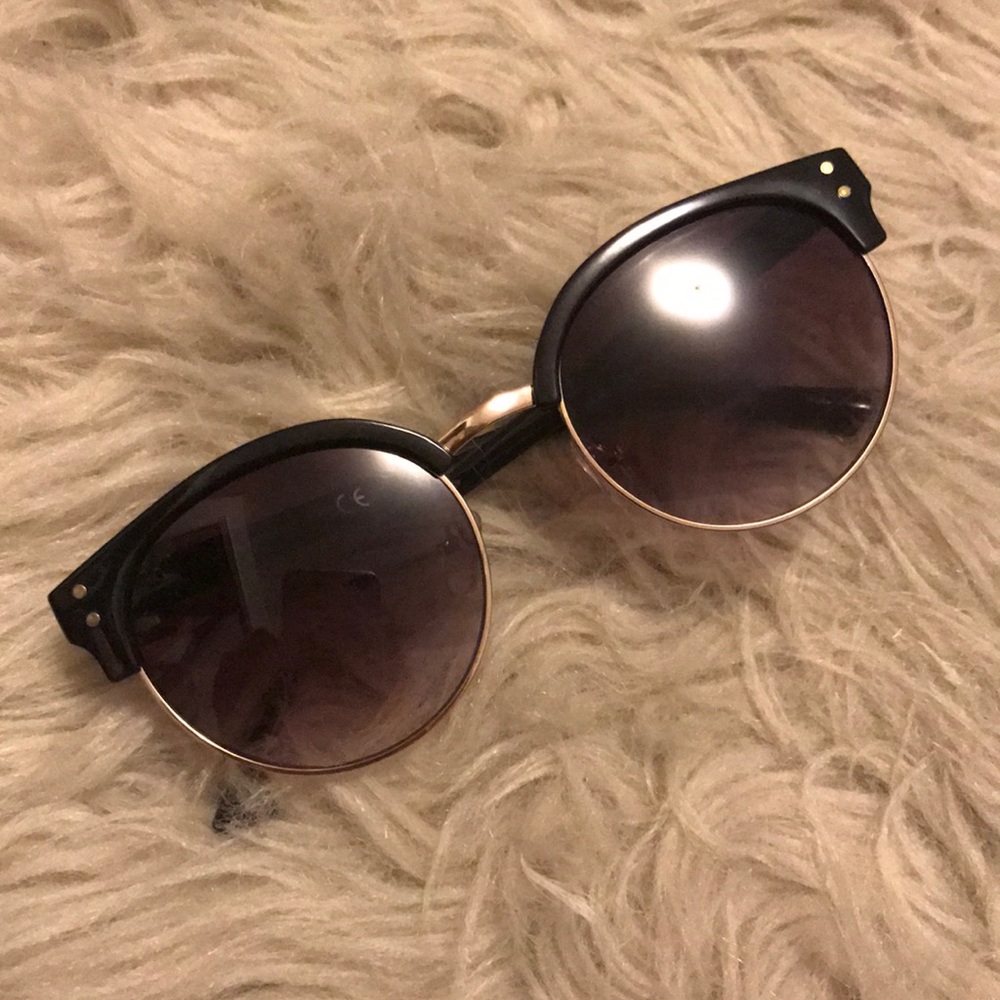 SUNGLASSES